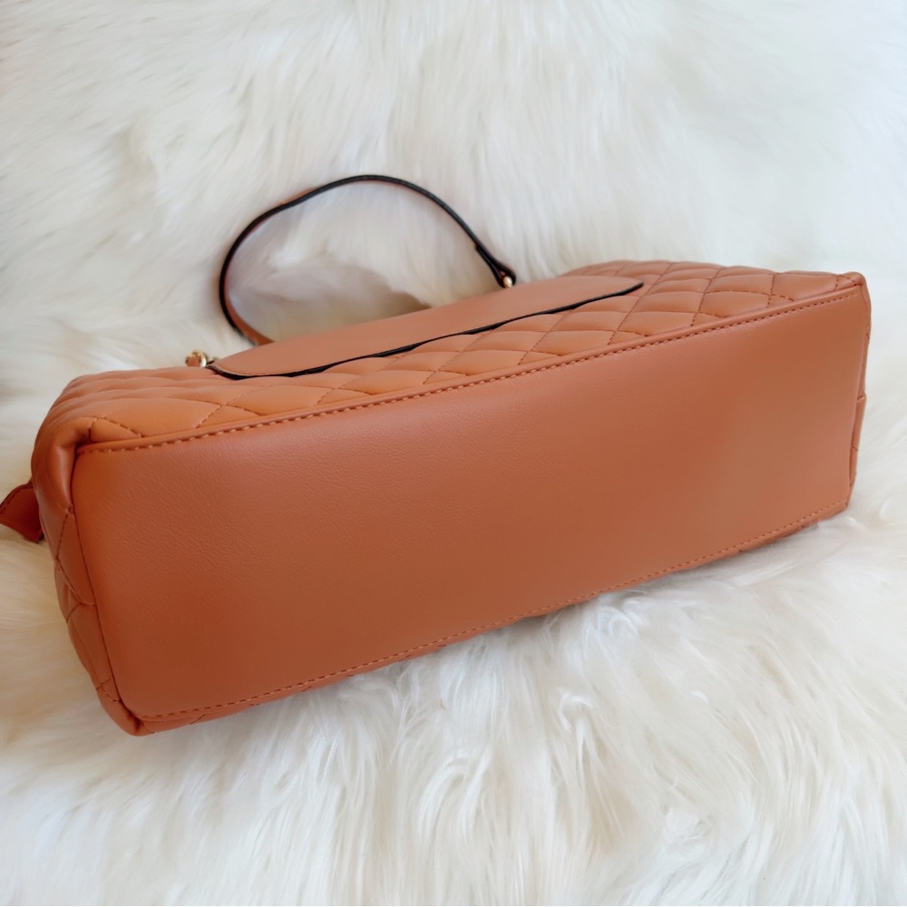 Quilted flap bag shoulder or crossbody honey beige brown gold chain - Picture 6 of 13
